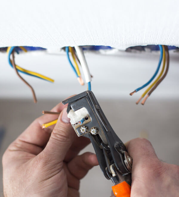 Installation von Stromleitungen